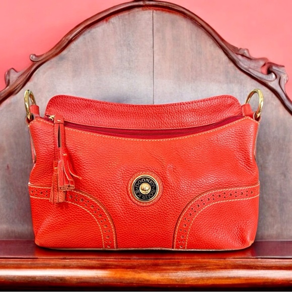Dooney & Bourke Vintage Y2K Red Pebbled Leather Round Logo Zipper Shoulder Bag - Picture 3 of 16